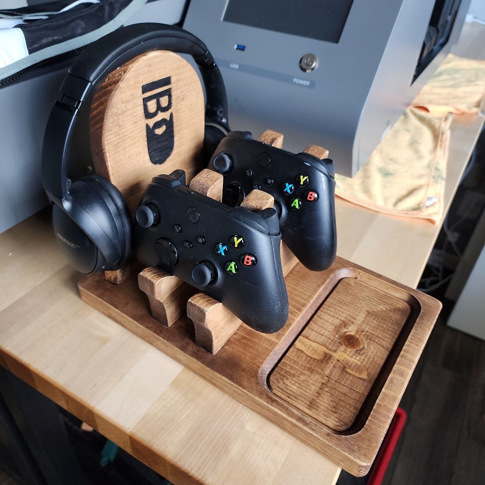 Personalized Controller Stand – The Dude and The Babe